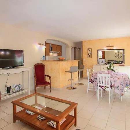 Semesterbostad 2 Bedroom Gorgeous In Les Vignes *