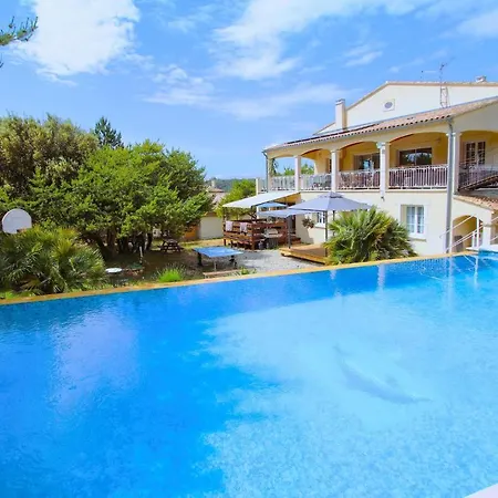 2 Bedroom Gorgeous In Les Vignes